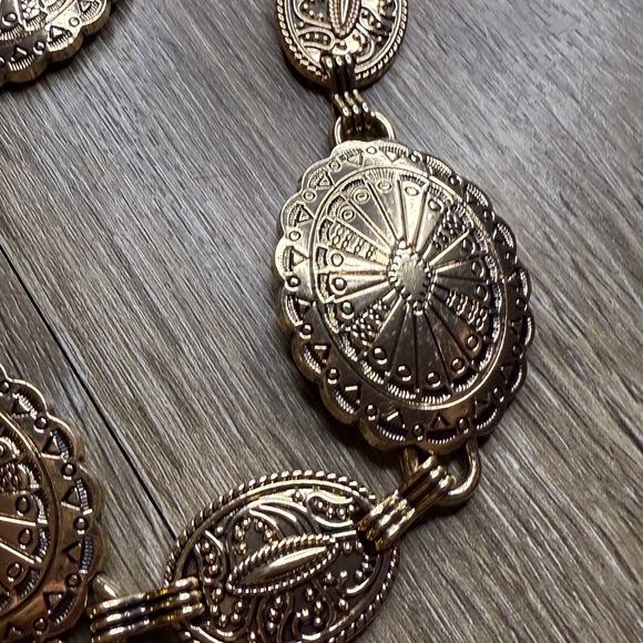 Windsor Gold Medallion Chain Belt | Vintage-Inspired Statement Waist Belt NWT - Picture 6 of 12